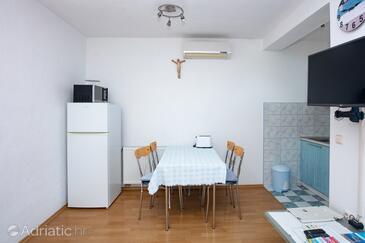 Apartments by the sea Rogoznica - 17129