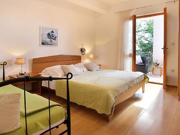 Apartments by the sea Sveta Nedilja, Hvar - 17139