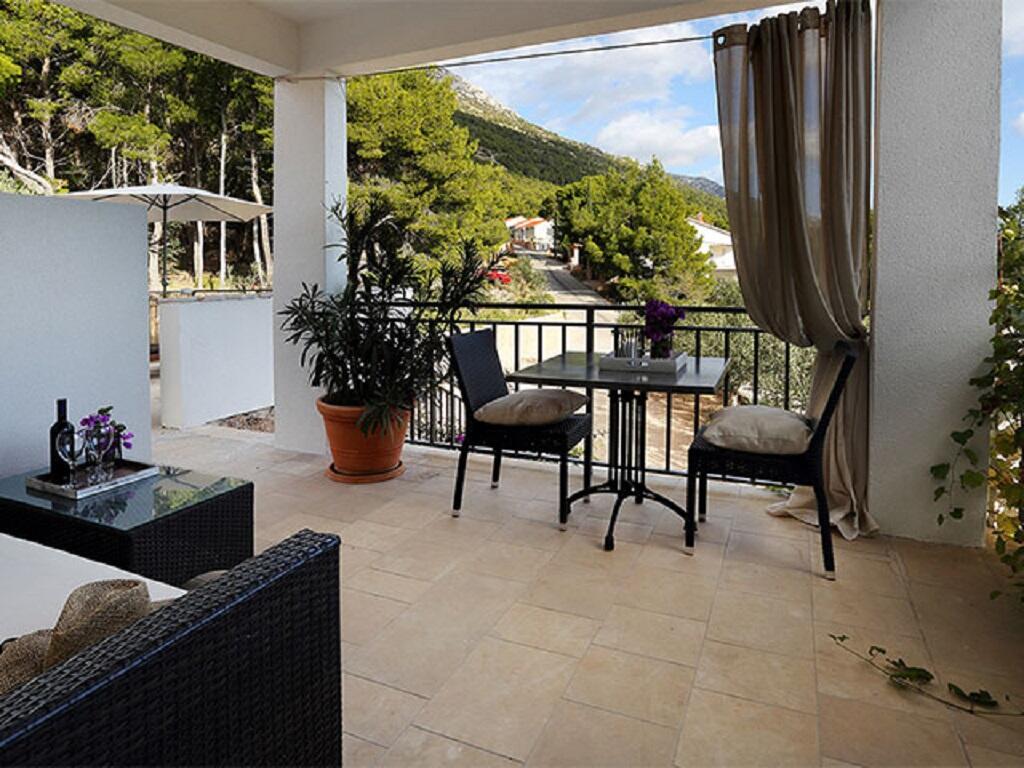 Apartments by the sea Sveta Nedilja, Hvar - 17139