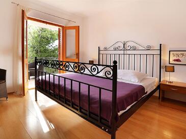 Apartments by the sea Sveta Nedilja, Hvar - 17139