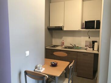 Apartments by the sea Krilo Jesenice, Omiš - 17204