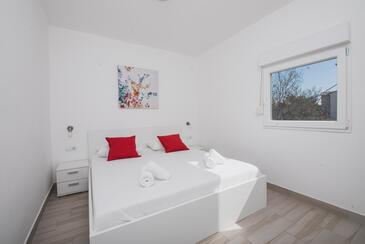 Apartmani uz more Novalja, Pag - 17214