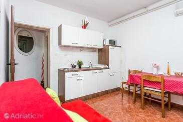 Apartmanok a tenger mellett Supetar, Brac - 17227
