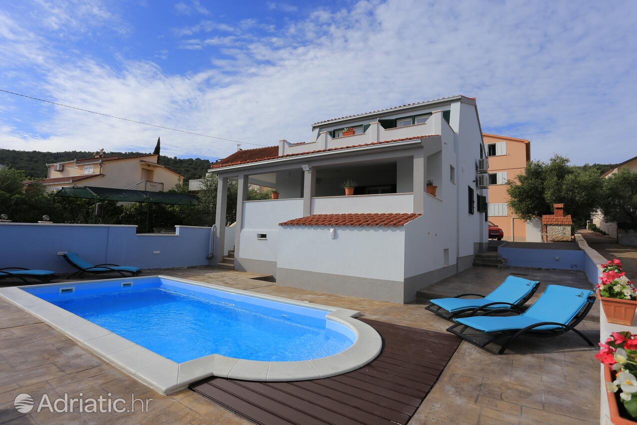 Dom s bazénom pre rodinu, pri mori Slatine, Čiovo - 17231