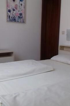 Ferienwohnungen mit Parkplatz Srima - Vodice, Vodice - 17238