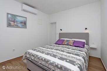 Apartamentos con parking Suha Punta, Rab - 17239