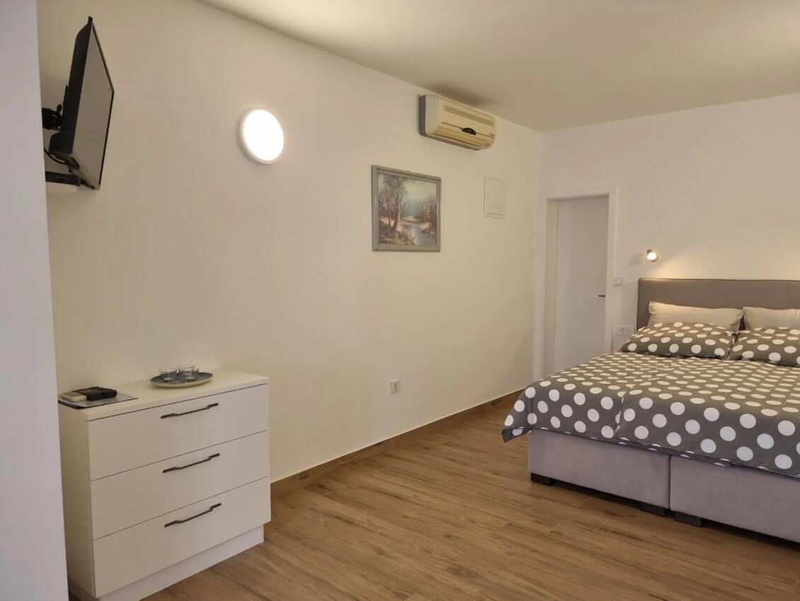 AS-17239-a - Private accommodation - Apartments with a parking space Suha Punta, Rab
