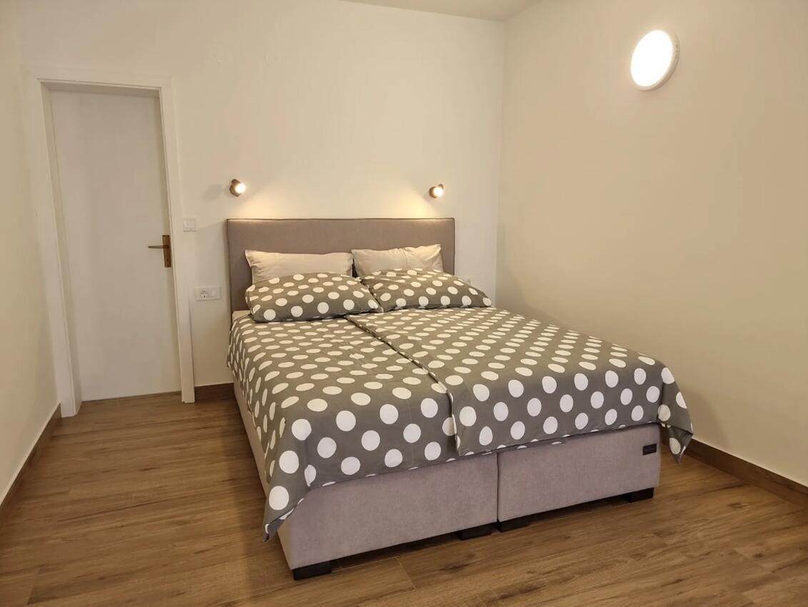 AS-17239-a - Private accommodation - Apartments with a parking space Suha Punta, Rab