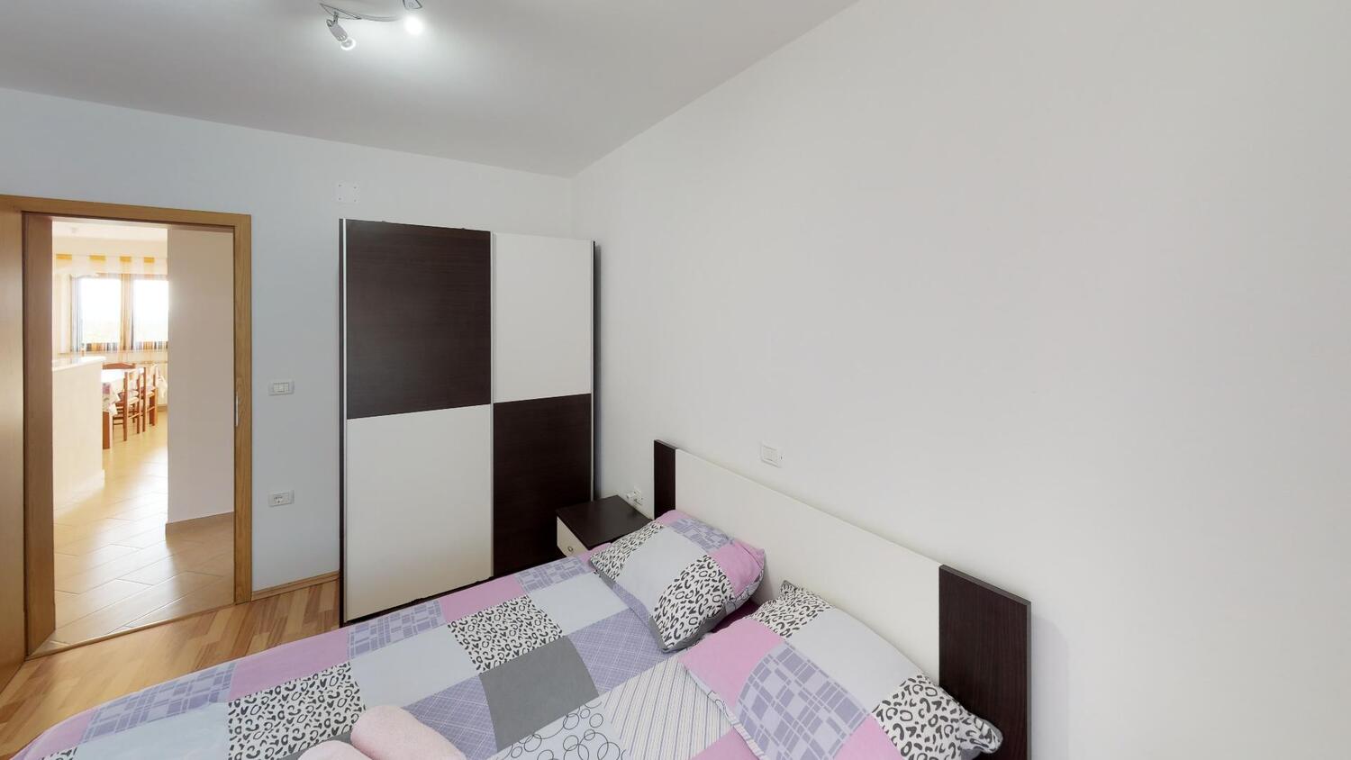 A-17240-b - Private accommodation - Apartments with a parking space Vilanija, Umag