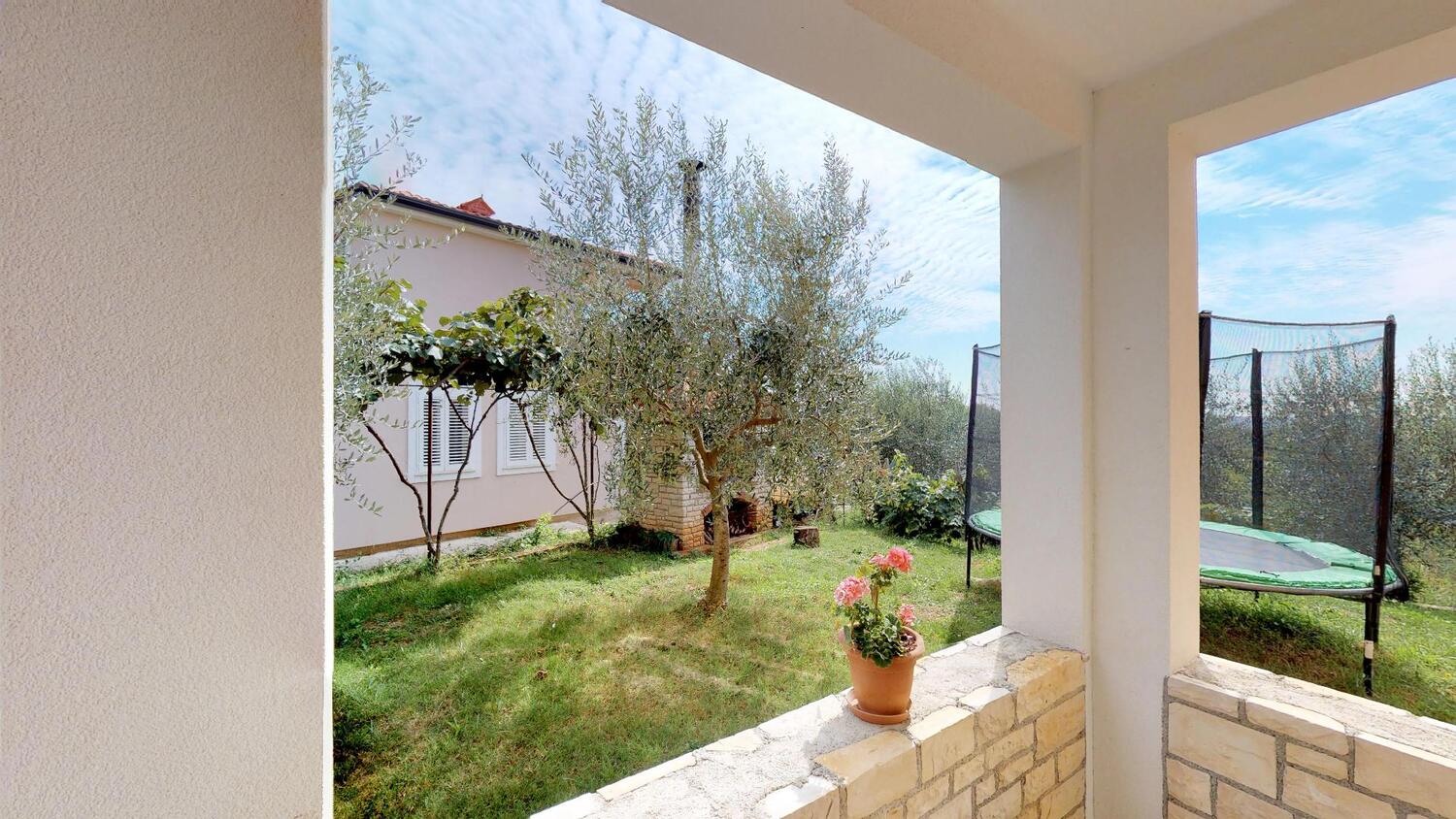 Courtyard - Apartments with a parking space Vilanija, Umag