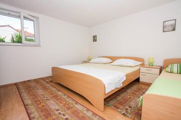 Apartments by the sea Arbanija, Čiovo - 17280