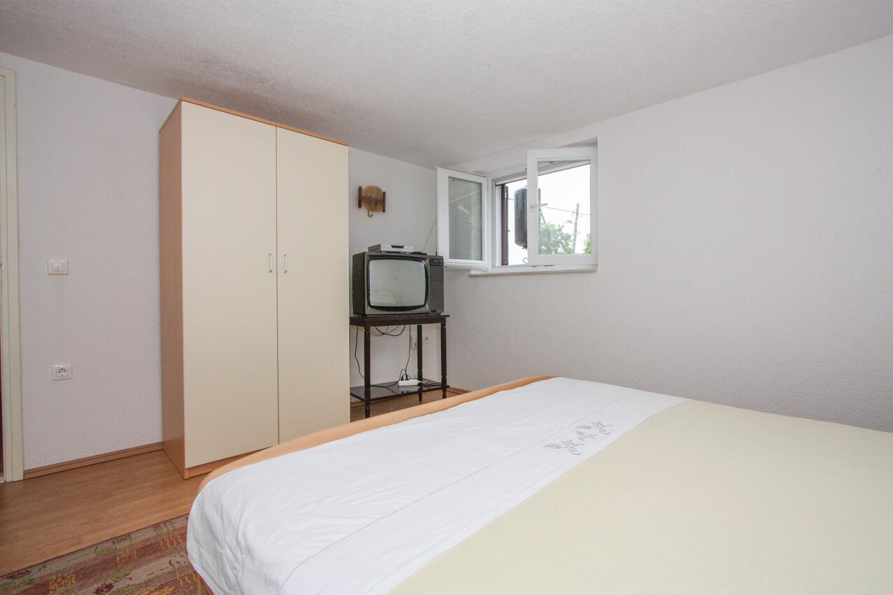 A-17280-b - Private accommodation - Apartments by the sea Arbanija, Čiovo