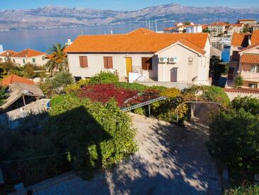 Two bedroom apartment Postira, Brač (A-17323-d)