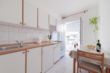 Apartments with parking space Vodice - 17325