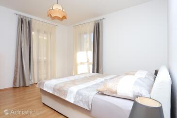 Apartments by the sea Arbanija, Čiovo - 17332