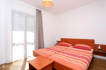 Apartments by the sea Arbanija, Čiovo - 17332