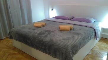 Ferienwohnungen am Meer Starigrad, Paklenica - 17340