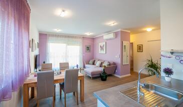 Accommodation Croatia - apartments, houses and rooms Apartments with parking space Zadar - 17355 Adriatic.hr