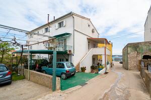 Apartments by the sea Tkon, Pašman - 17360