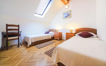 Apartments with parking space Slunj, Plitvice - 17380