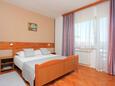 Grabovac, Bedroom in the room, air condition available, (pet friendly) and WiFi.