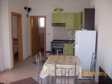 Apartments with parking space Vir - 17422