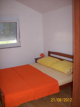 Apartments with parking space Vir - 17422