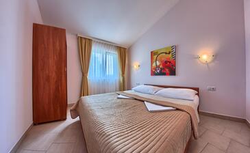 Apartments by the sea Rogoznica - 17458