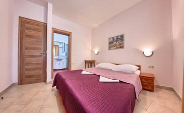 Apartments by the sea Rogoznica - 17458