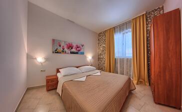 Apartments by the sea Rogoznica - 17458