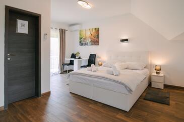 Chambre Vranovača, Plitvice (S-17461-c(