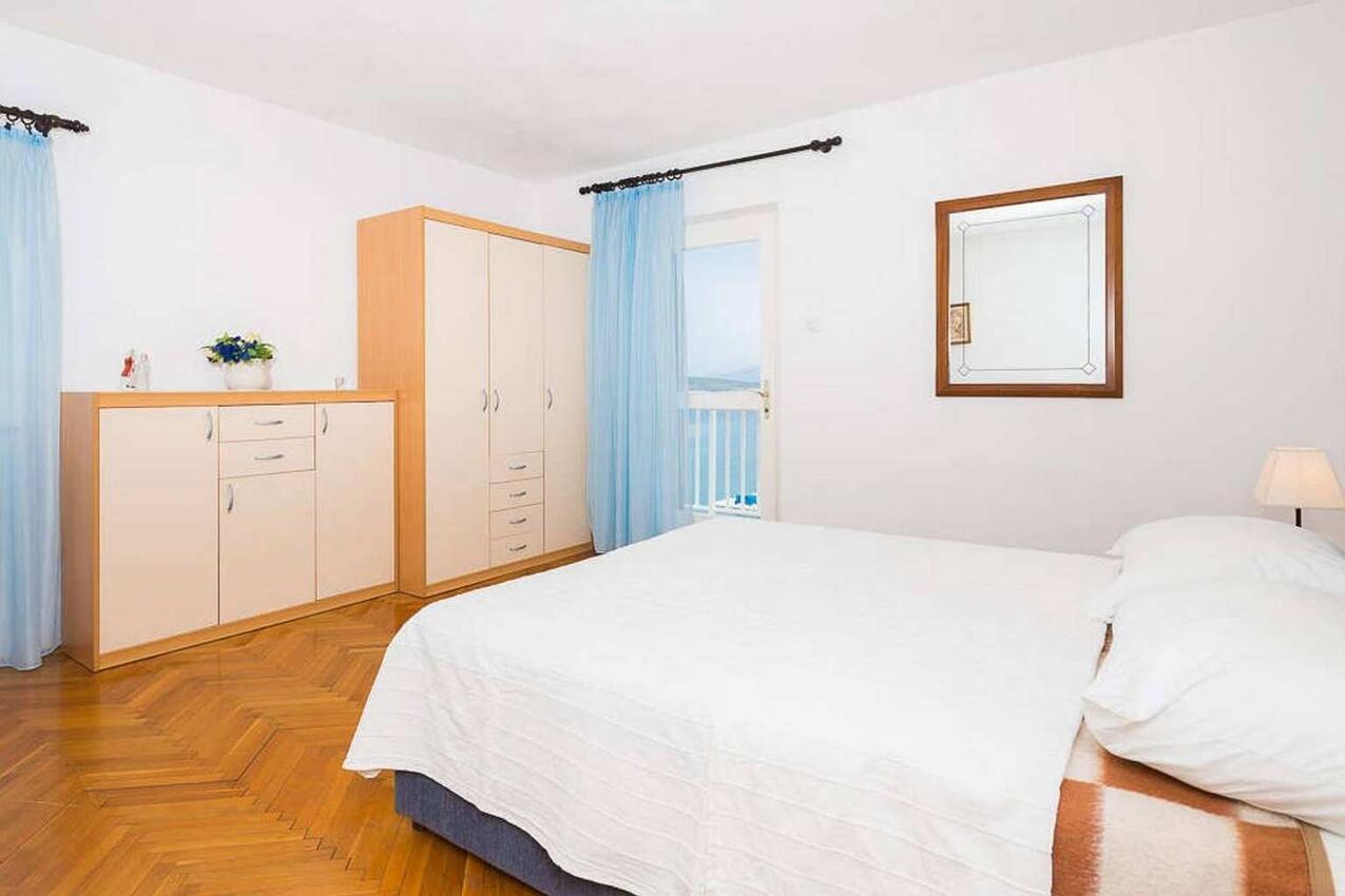 A-17472-a - Private accommodation - Apartments by the sea Povlja, Brač