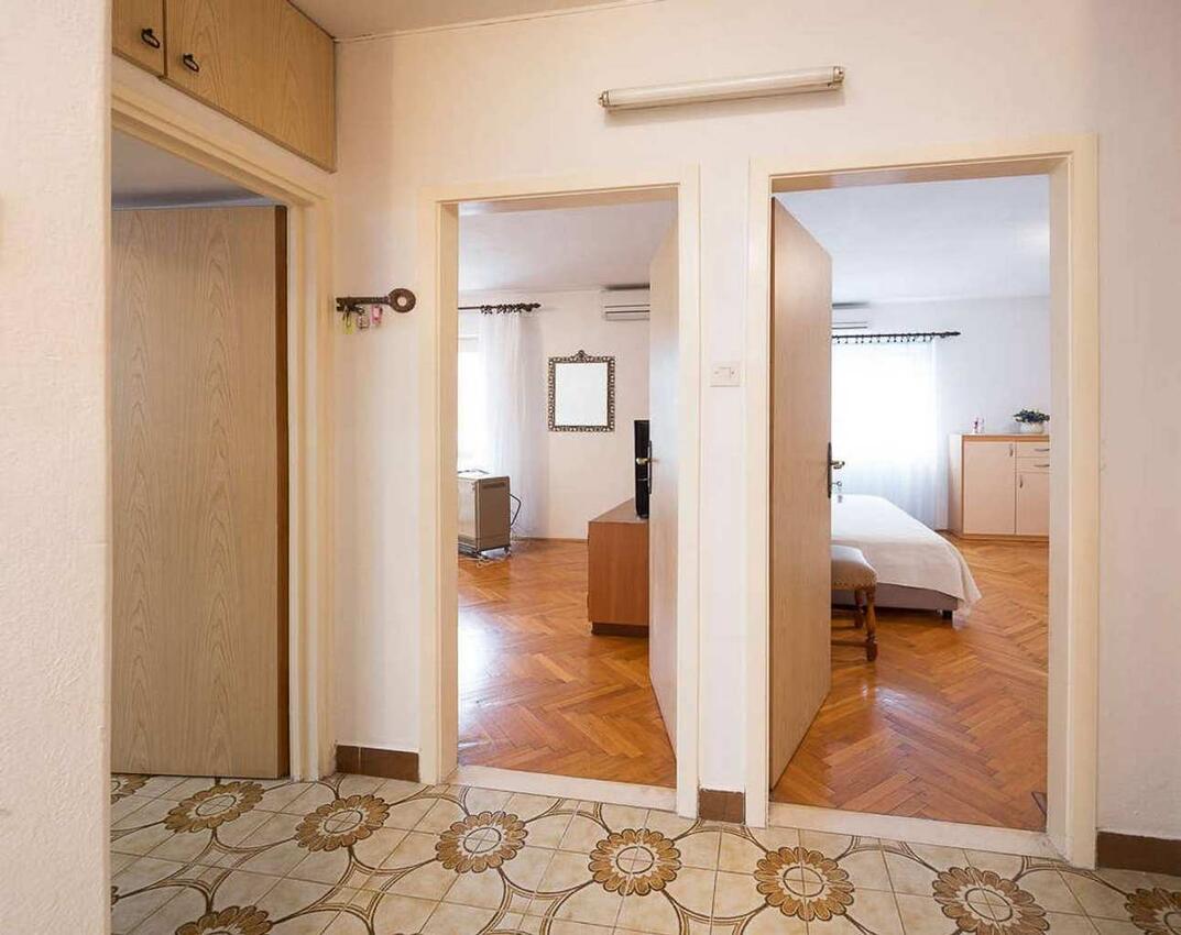 A-17472-a - Private accommodation - Apartments by the sea Povlja, Brač
