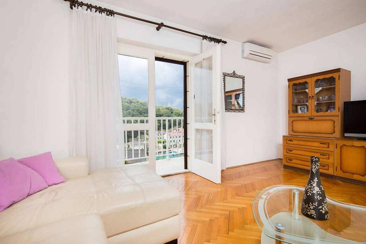 A-17472-a - Private accommodation - Apartments by the sea Povlja, Brač