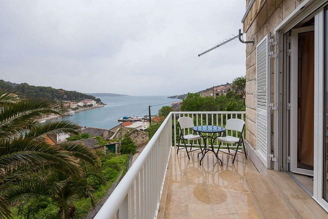 AS-17472-a - Private accommodation - Apartments by the sea Povlja, Brač