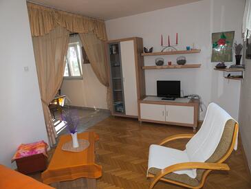 Ferienwohnungen mit Parkplatz Betina, Murter - 17478