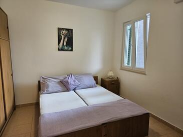 Apartments with parking space Vir - 17492