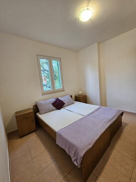 Apartments with parking space Vir - 17492