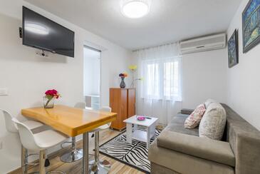 Apartments by the sea Baška Voda, Makarska - 17570