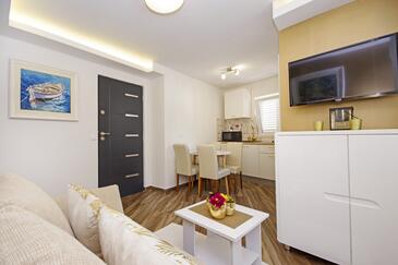 Apartments by the sea Baška Voda, Makarska - 17570