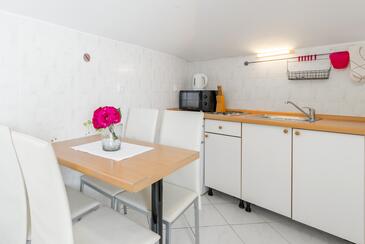 Apartmaji ob morju Baška Voda, Makarska - 17570