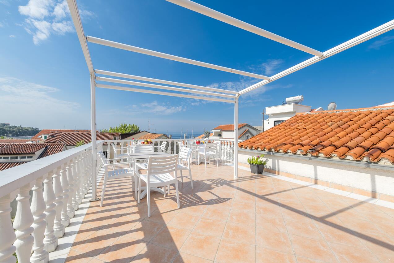 Apartments by the sea Baška Voda, Makarska - 17570