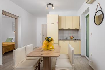 Apartments and rooms with parking space Kraljevica - 17589