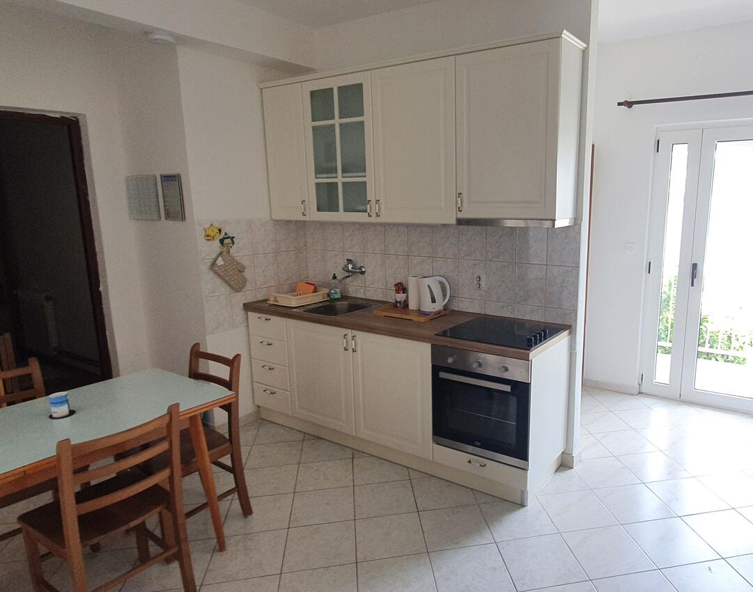 Apartments by the sea Vinišće, Trogir - 17590