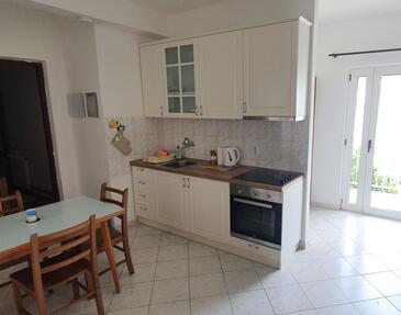 Apartments by the sea Vinišće, Trogir - 17590