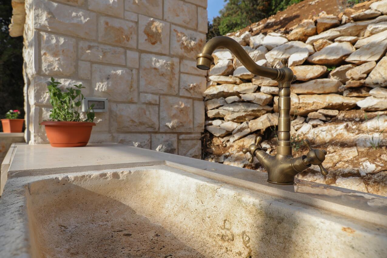 Giardino - Casa dei pescatori accanto al mare Baia Prapratna - Prapatna, Brazza - Brač