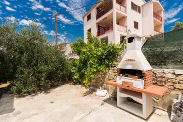 Leiligheter med parkering Trogir - 17609