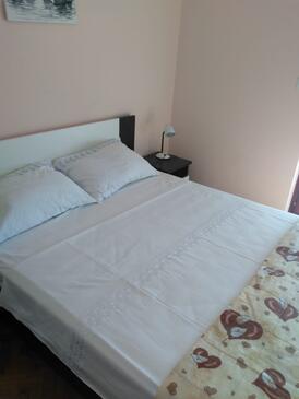 Apartmaji s parkingom Primošten - 17640