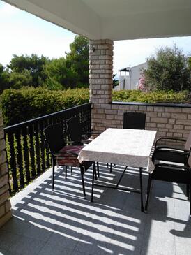 Apartmaji s parkingom Primošten - 17640