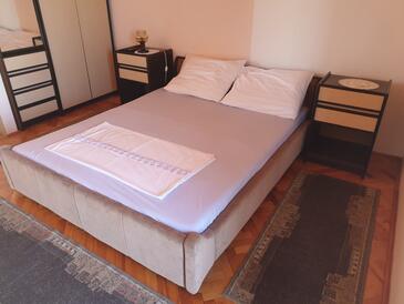 Апартаменти з паркуванням Прімоштен - Primošten - 17640